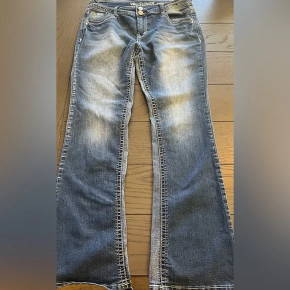 Wallflower Luscious Curvy Fit Women’s Medium Washed Boot Cut Jeans Size 13 Reg! - Picture 1 of 10